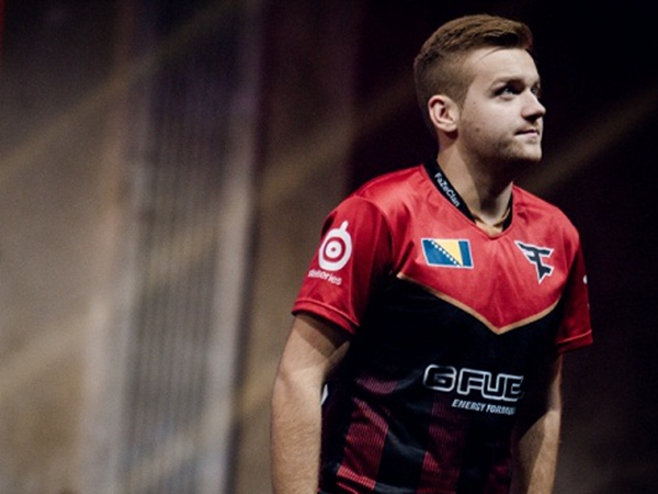 电竞比分网：万众期待的英雄联盟手游要来了？！