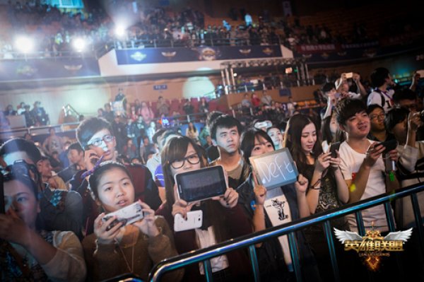 Dplus KIA 和 KT Rolster 在 LCK 2025 赛季中取得胜利